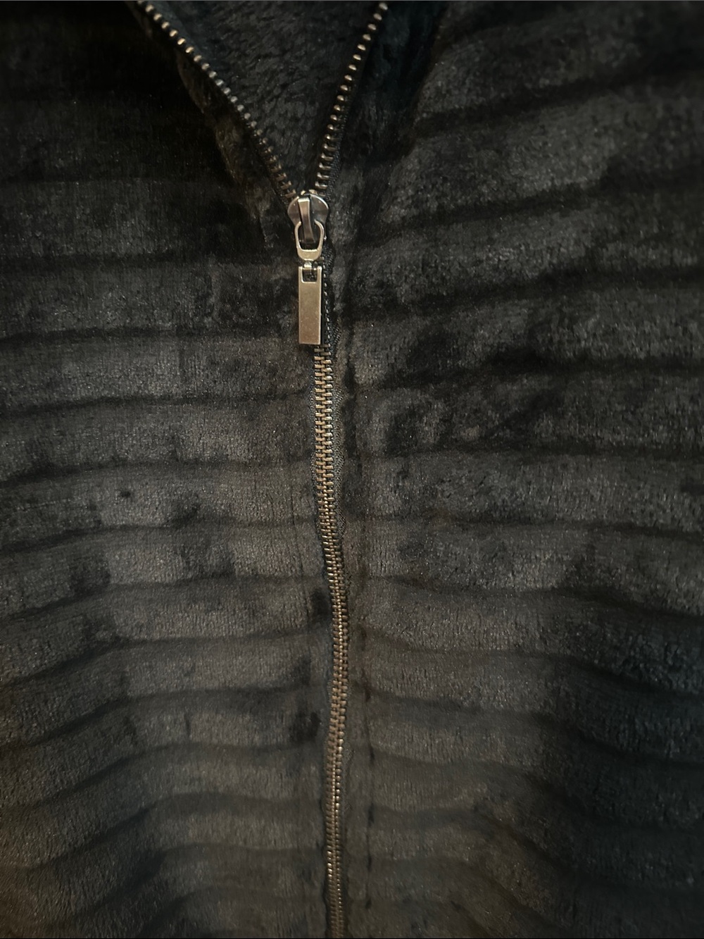 Cable & Gauge Black Faux-Fur Zip Vest with Stand Collar - Picture 3 of 4
